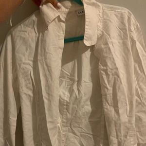 BARELY WORN BUTTON DOWN